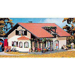 "Brilliant" House -- 5-13/16 x 5 x 3"14.5 x 12.7 x 7.7cm